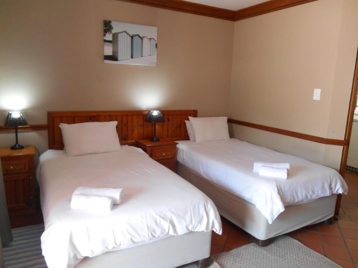 Oakwood Lodge Bloemfontein Ngoại thất bức ảnh A room at the Protea Hotel, Windhoek