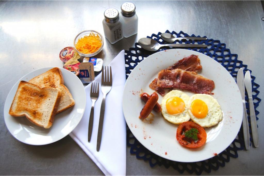 Oakwood Lodge Bloemfontein Ngoại thất bức ảnh English breakfast