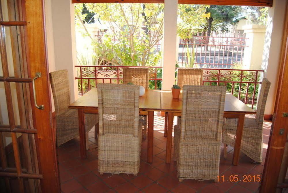 Oakwood Lodge Bloemfontein Ngoại thất bức ảnh The dining room at the house
